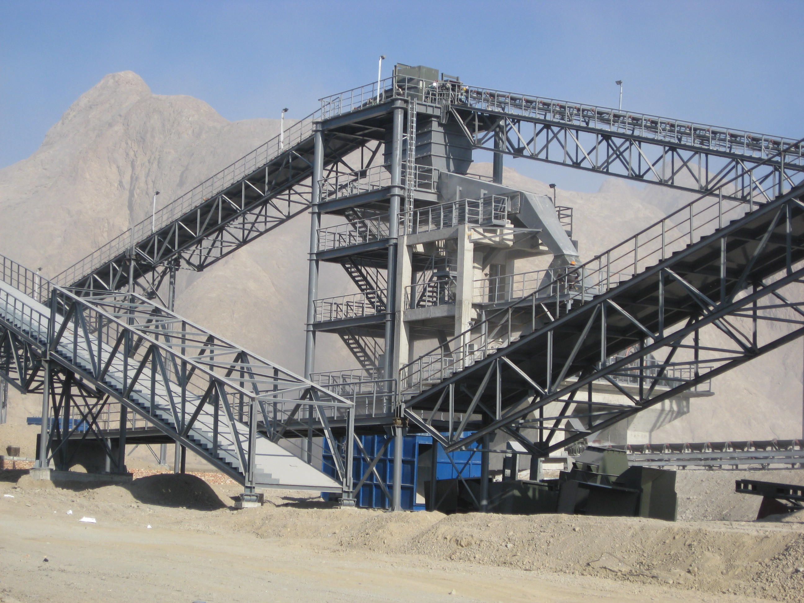 大型皮帶機(jī)的運作